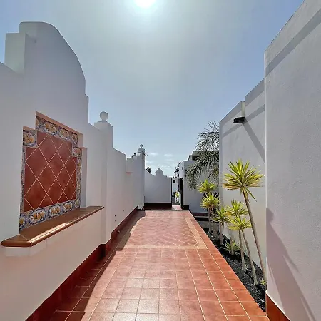 Charlotte Villa Tias